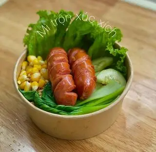Hình ảnh Mì trộn xúc xích