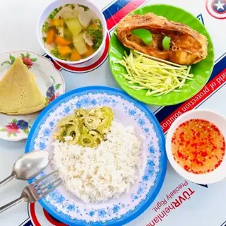 Hình ảnh Set cơm cá diêu hồng chiên giòn - canh - trái cây - đồ xào