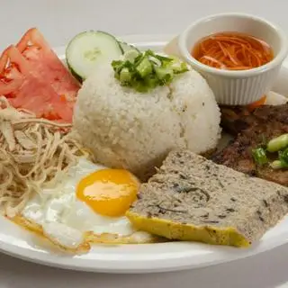 Hình ảnh Cơm sườn bì trứng chả