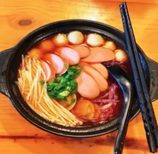 Hình ảnh Mì cay xúc xích