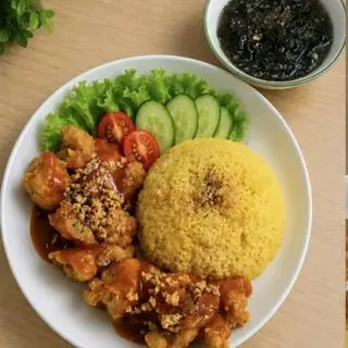 Hình ảnh Cơm gà viên sốt tự chọn - canh rong biển