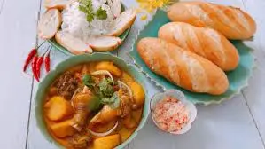 Hình ảnh Bánh mì cà ri gà