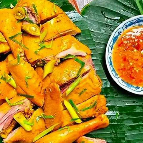 Hình ảnh Gà Ủ Muối Siêu Cay - Tân Triều
