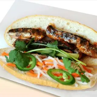 Hình ảnh Bánh mì cá mòi