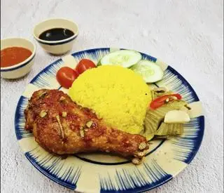Hình ảnh Cơm chiên gà nhỏ