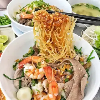 Hình ảnh Hủ tiếu thập cẩm đặc biệt khô