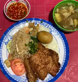 Hình ảnh Cơm sườn bì trứng kho