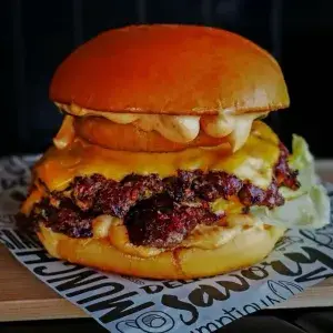 Hình ảnh Burger bò sốt mù tạt - Beef burger w sauce mustard