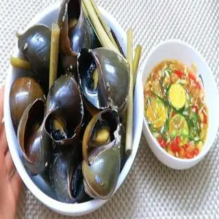 Hình ảnh Ốc hấp lá chanh