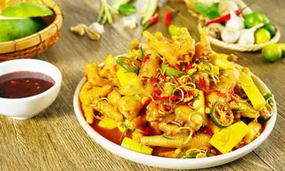 Hình ảnh Chân gà rút xương sốt Thái lắc cóc xoài