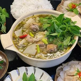 Hình ảnh Lẩu gà lá é - nguyên con gà ta