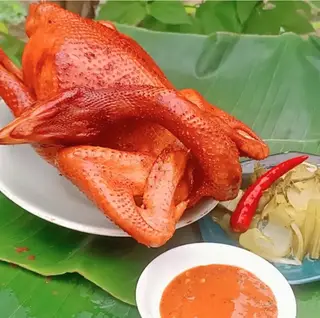 Hình ảnh Gà ủ xì dầu nguyên con