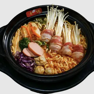 Hình ảnh Mì kim chi bò Mỹ cuộn nấm