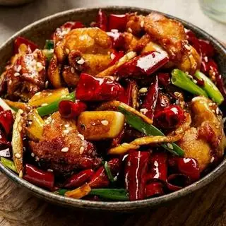 Hình ảnh Cơm mix gà xào cay - thịt kho Trung Hoa