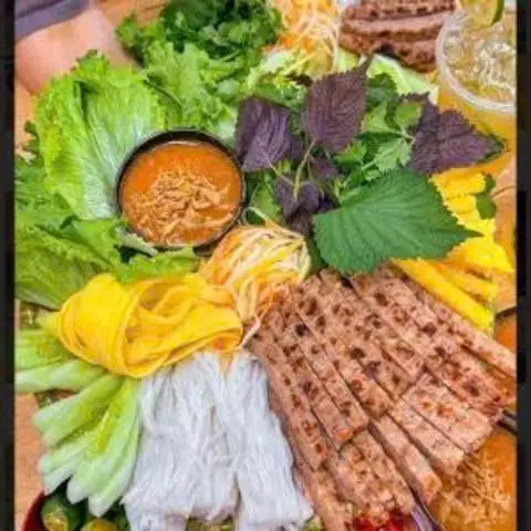 Hình ảnh VUA NEM NƯỚNG HUYỀN HƯƠNG - Phạm Ngọc Thạch