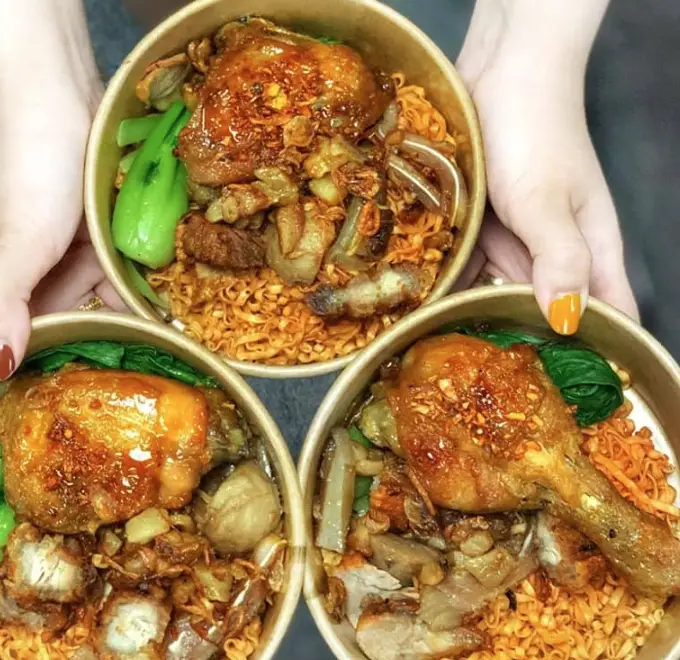 Hình ảnh Mì trộn gà mắm tỏi