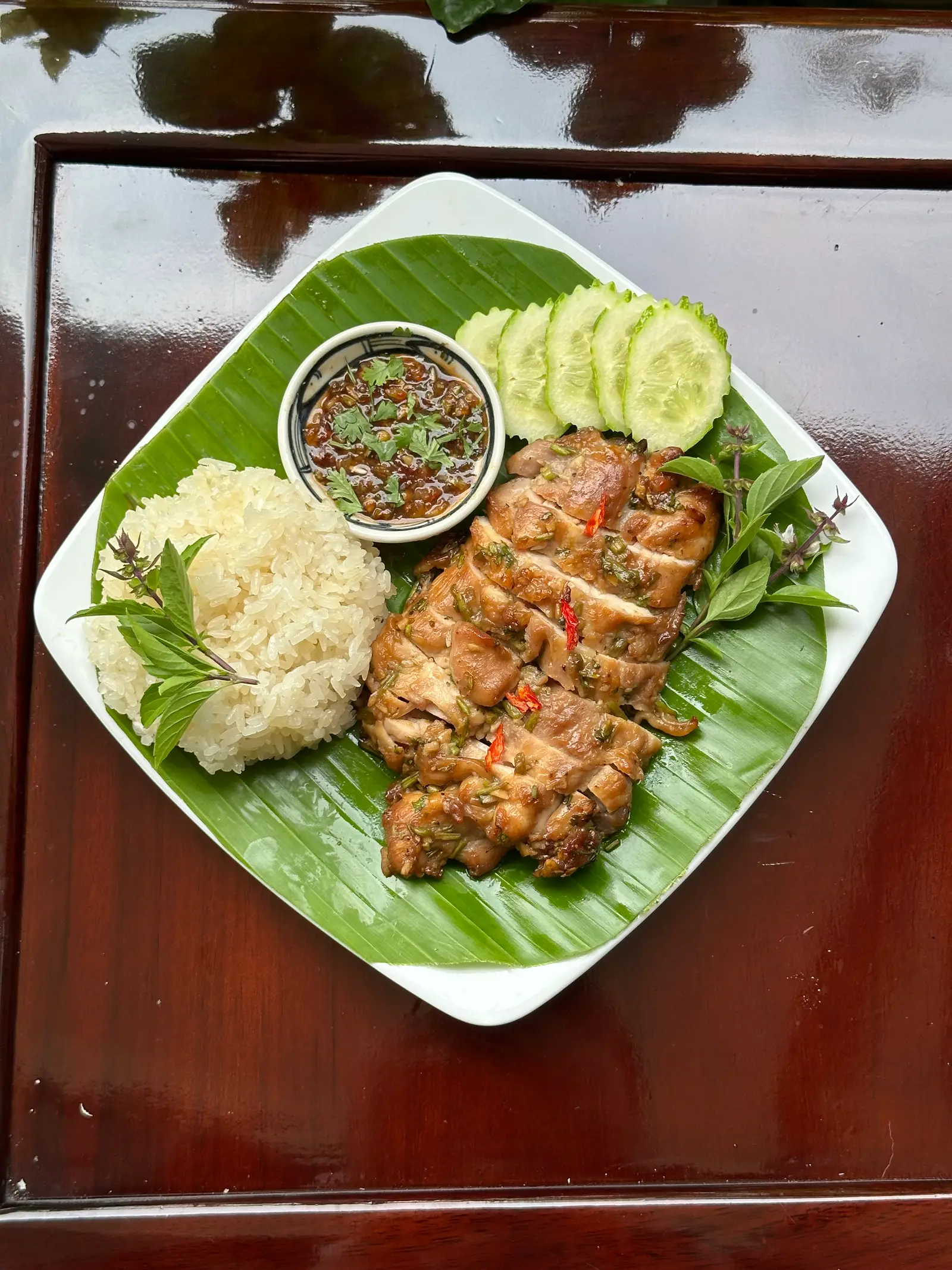 Hình ảnh Thịt gà nướng kèm xôi/bánh mì