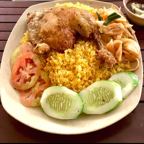 Hình ảnh Cơm Gà Xối Mỡ A Tòn - Lê Văn Lương