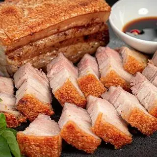 Hình ảnh Heo ba rọi quay 300gr - kèm rau