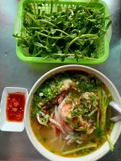 Hình ảnh Bánh canh đầu cá vừa