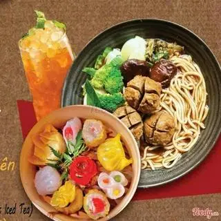 Hình ảnh combo 5 viên há cảo + mì bò viên hầm + trà tắc