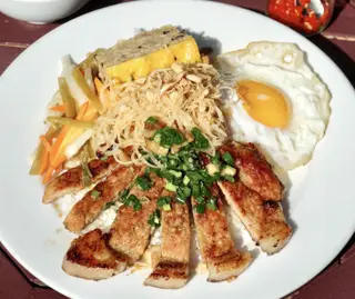Hình ảnh Cơm tấm sườn bì chả ốp la