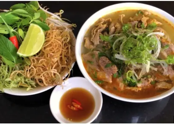 Hình ảnh Bún bò tái - chả