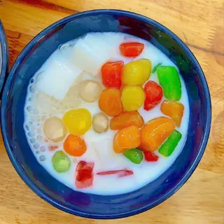 Hình ảnh Chè dừa non lá nếp khoai dẻo
