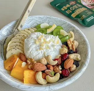 Hình ảnh Granola chuối - xoài - nho