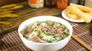 Hình ảnh Phở tái lăn