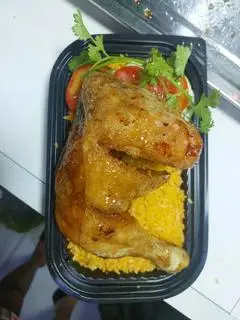 Hình ảnh Cơm gà xối mỡ - góc tư