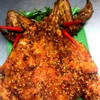 Hình ảnh 1con  Gà nướng muối ớt +Tặng 5xôi chiên + Rau ăn kèm