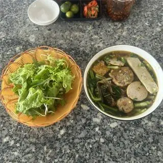 Hình ảnh Bánh đa cua - tô trung