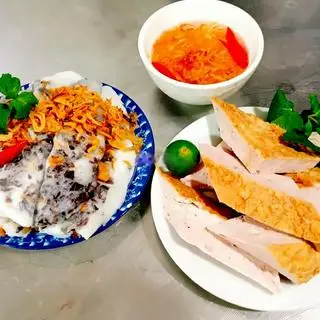 Hình ảnh Bánh cuốn nóng nhân thịt mộc nhĩ kèm chả