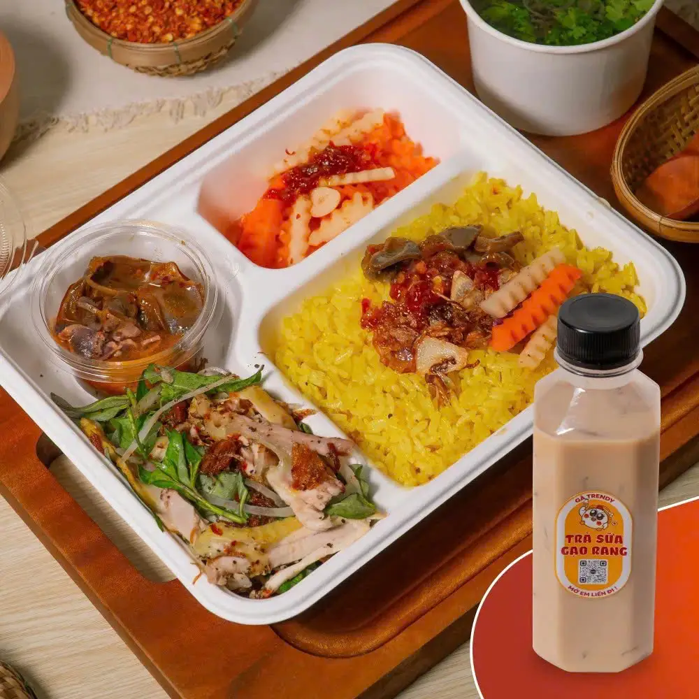 Hình ảnh COMBO NO ĐẬM SÂU: Cơm Gà Hội An Full Topping + Trà Sữa Gạo Rang