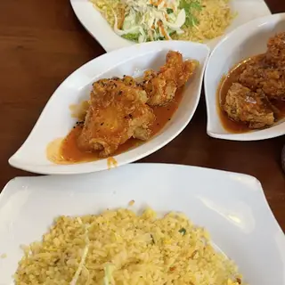 Hình ảnh Cơm gà giòn sốt cay HaKi