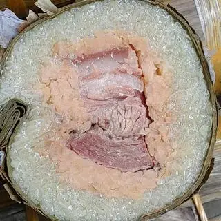 Hình ảnh Bánh tét trà cuôn ba rọi