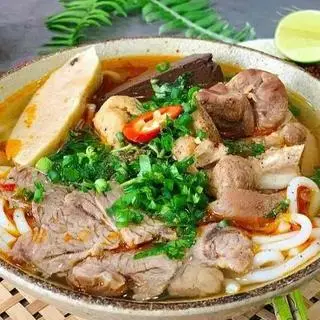 Hình ảnh Bún bò tái giò chả