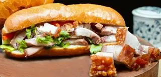 Hình ảnh Bánh mì heo quay