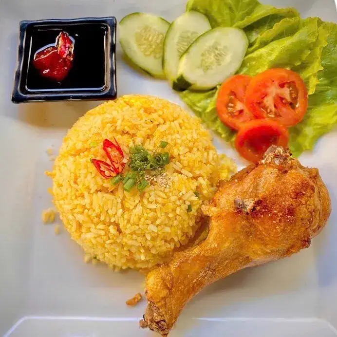 Hình ảnh Combo cơm gà đùi xối mỡ - nước tắc