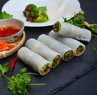 Hình ảnh Phở cuốn nem nướng
