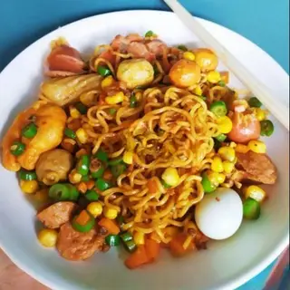 Hình ảnh Mỳ trộn Indomie full topping - khoai tây chiên