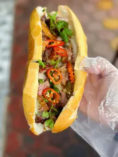 Hình ảnh Bánh mì heo quay