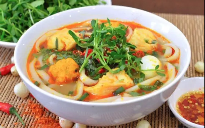 Hình ảnh Bánh canh cá lóc tô thịt - chả