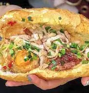 Hình ảnh Bánh mì thập cẩm kèm trứng