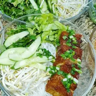 Hình ảnh Bún thịt nướng chay