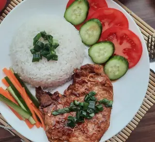 Hình ảnh Cơm tấm sườn cốt lết