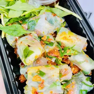 Hình ảnh Bánh tráng cuôn trộn lòng đào tóp mỡ