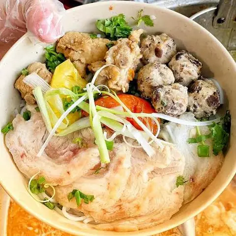 Hình ảnh Bếp Bà Minh - Bún Sườn Chua Mọc Thịt Trứng Muối - Hương Vị Truyền Thống Hà Nội - Phủ Doãn