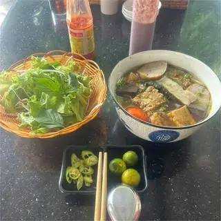 Hình ảnh Bánh đa cua - tô đặc biệt